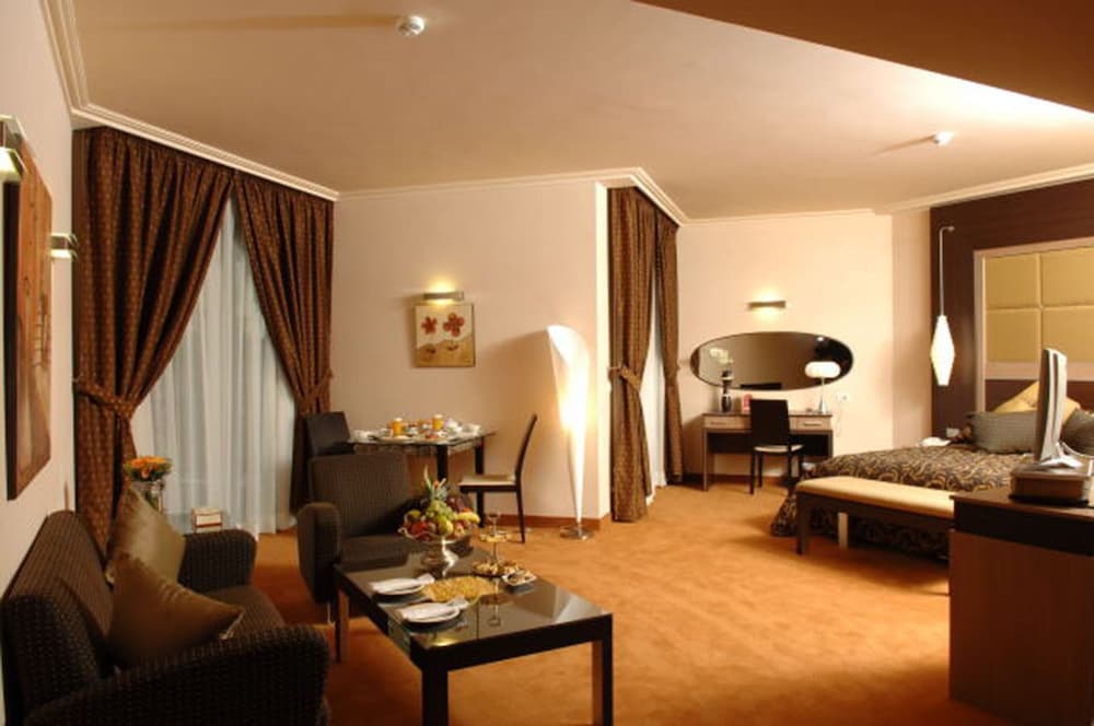 JUNIOR SUITE