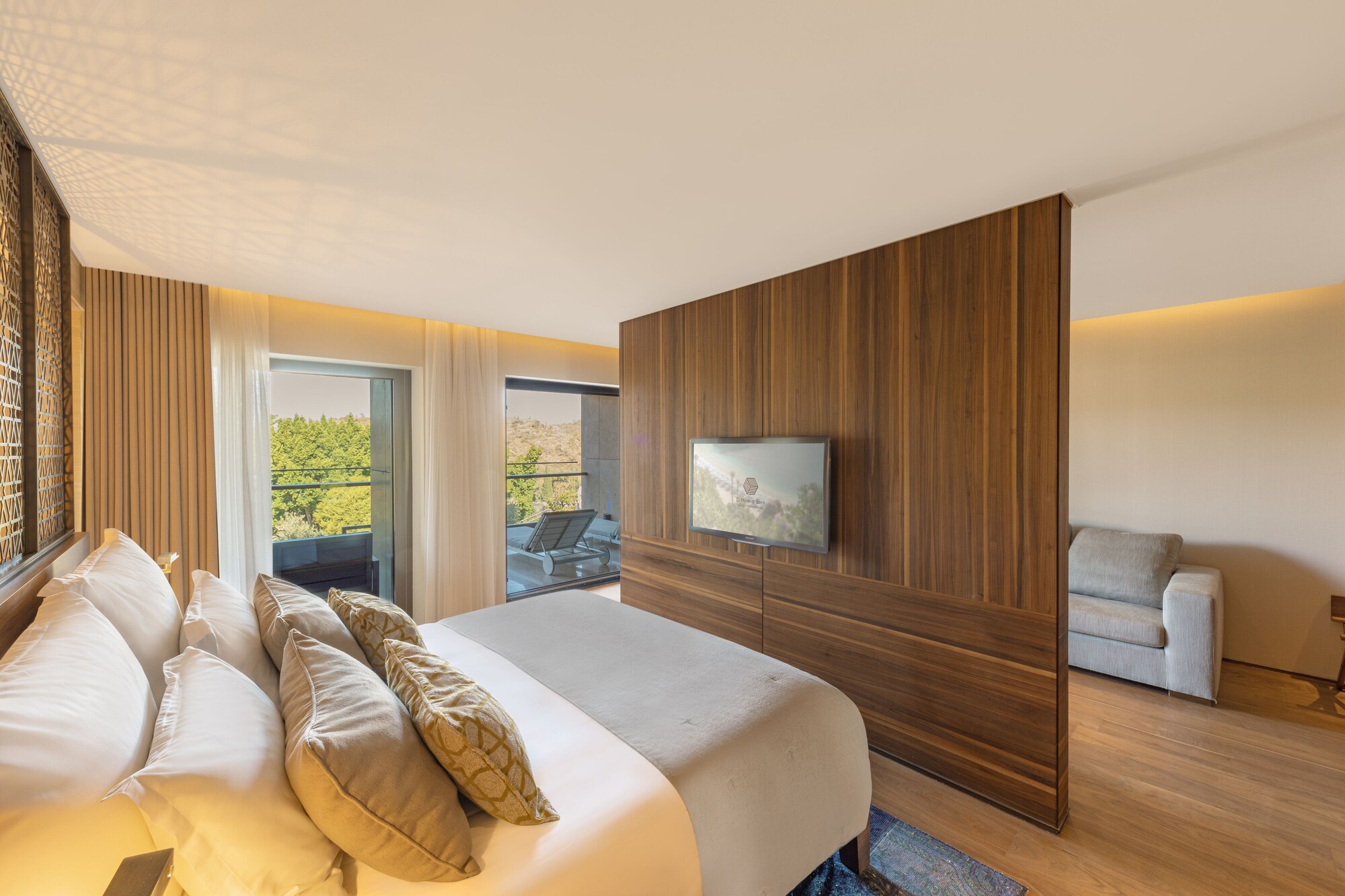 Junior Suite, King Bed, Mountain View