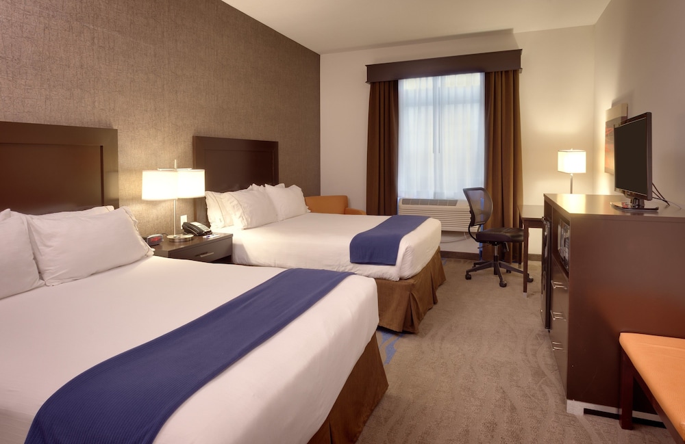 Holiday Inn Express Suites Overland Park 12/60