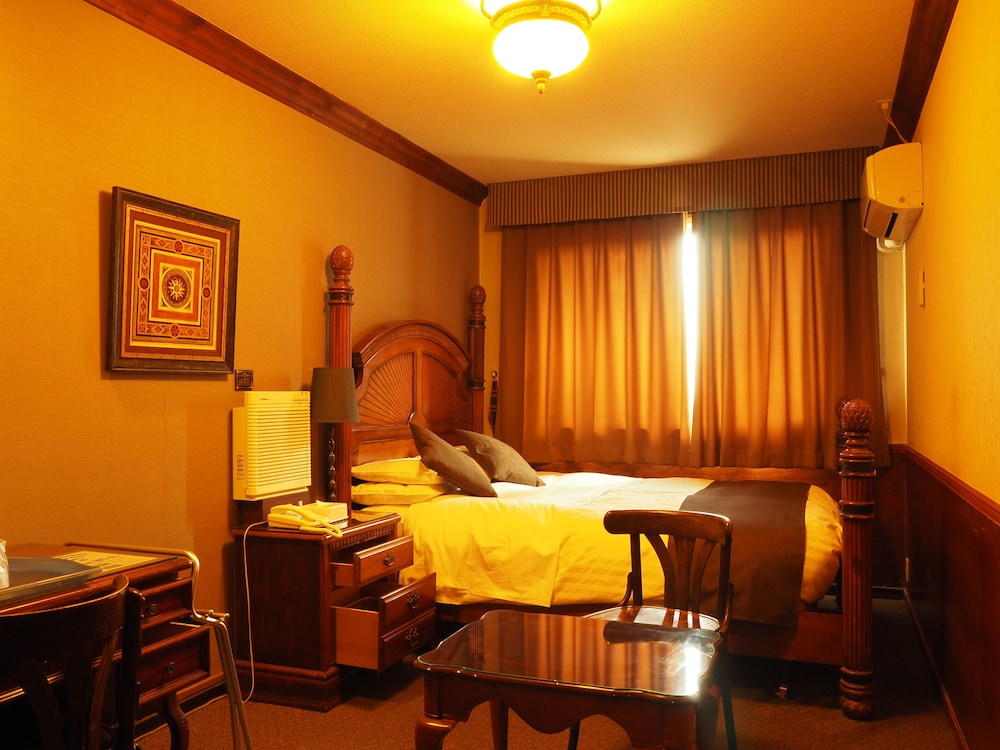 ROOM, DOUBLE BED