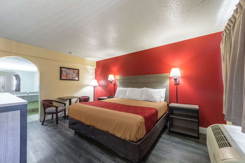 Econo Lodge San Marcos University Area 18/31