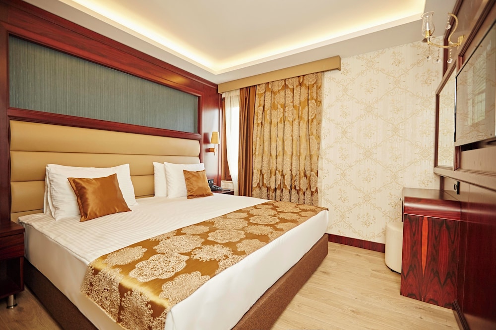 1 BEDROOM, FAMILY, STUDIO, SUITE