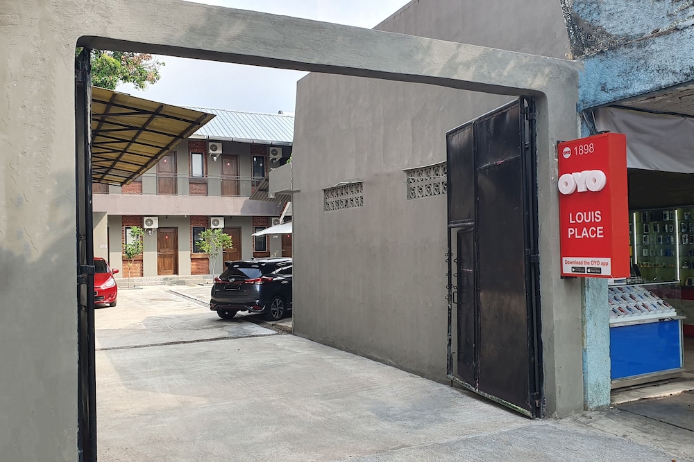 OYO 1898 Louise Place 28/31