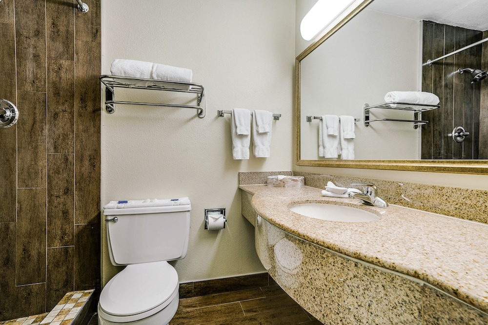Quality Inn & Suites Dallas-Cityplace 7/23