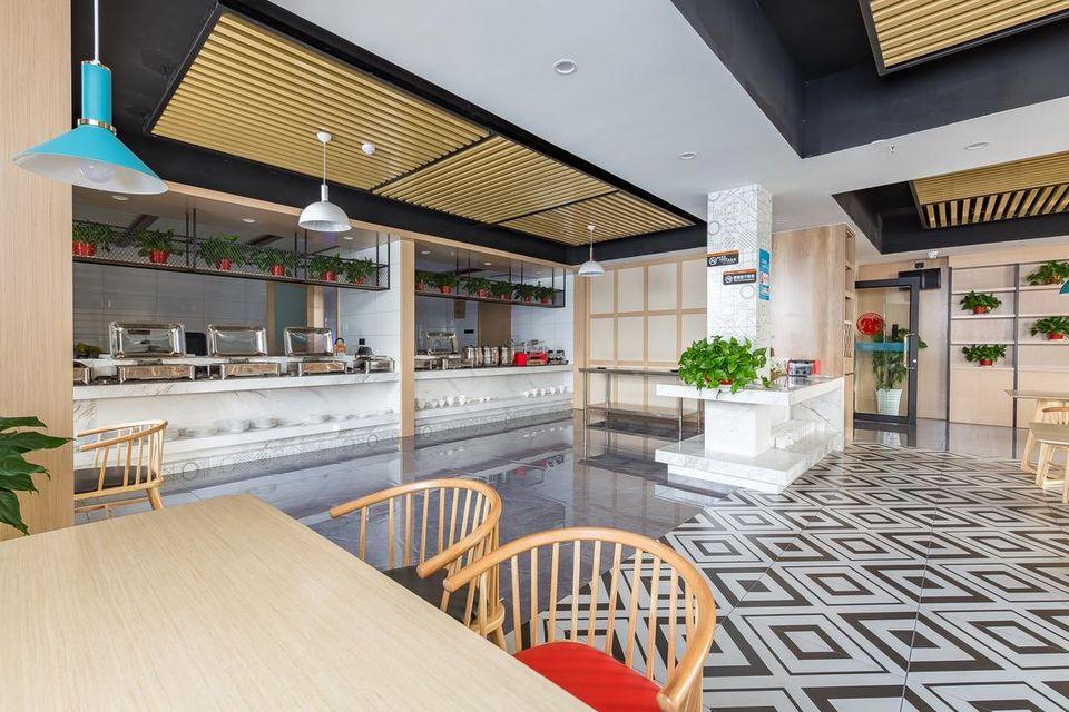 VX Xuzhou Gulou District Yangshan Road Hotel 18/21