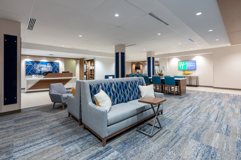 Holiday Inn Express Suites Vaughan 54/78