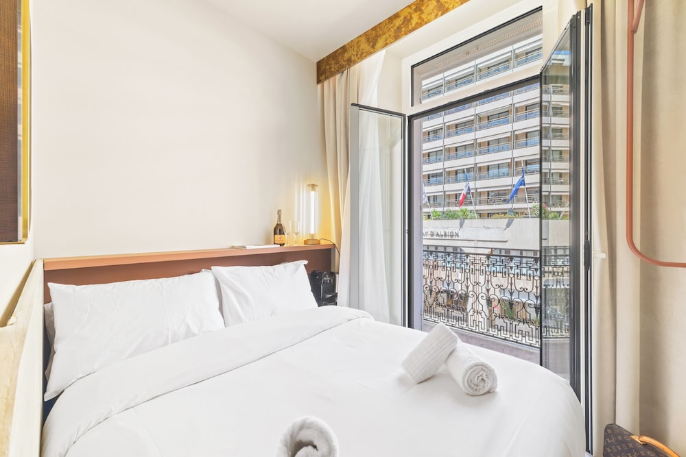 City, Double Bed