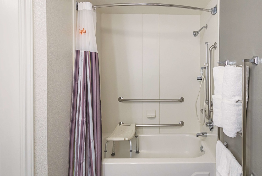 La Quinta Inn & Suites by Wyndham Atlanta Conyers 14/46