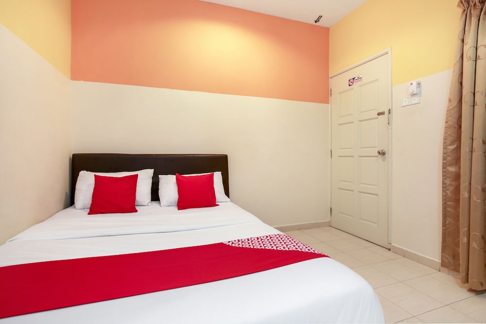 OYO 43933 Ferringhi Stay Iinn 24/57