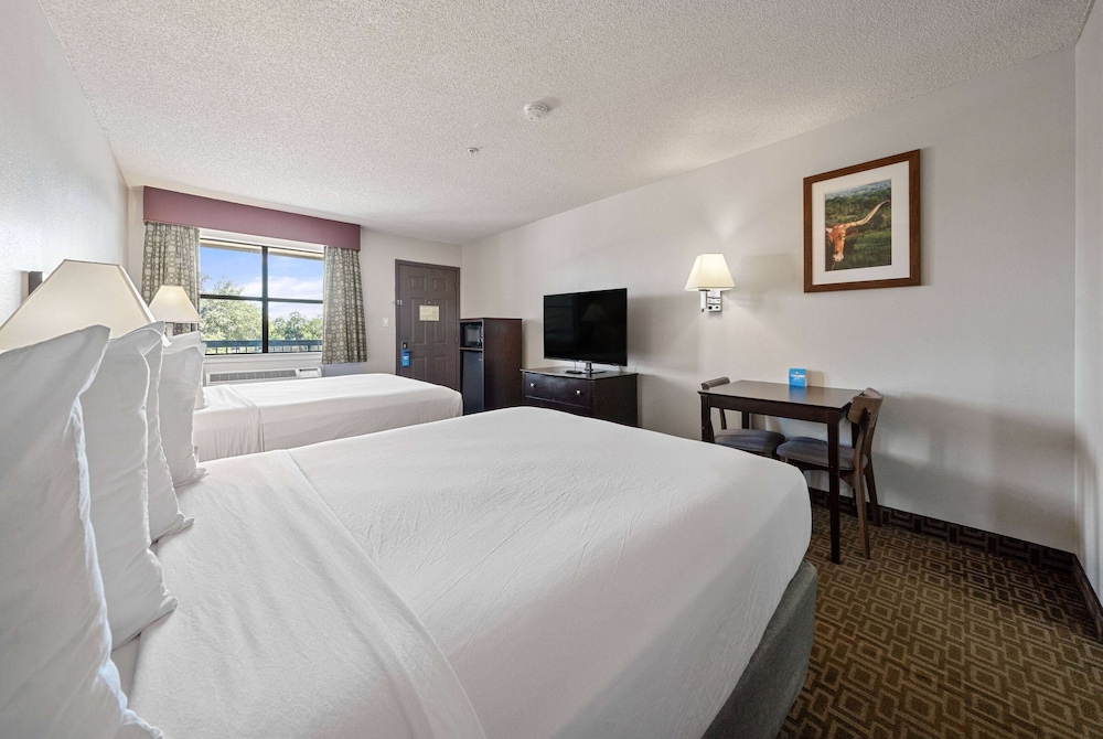Room, 2 Queen Beds, Smoking