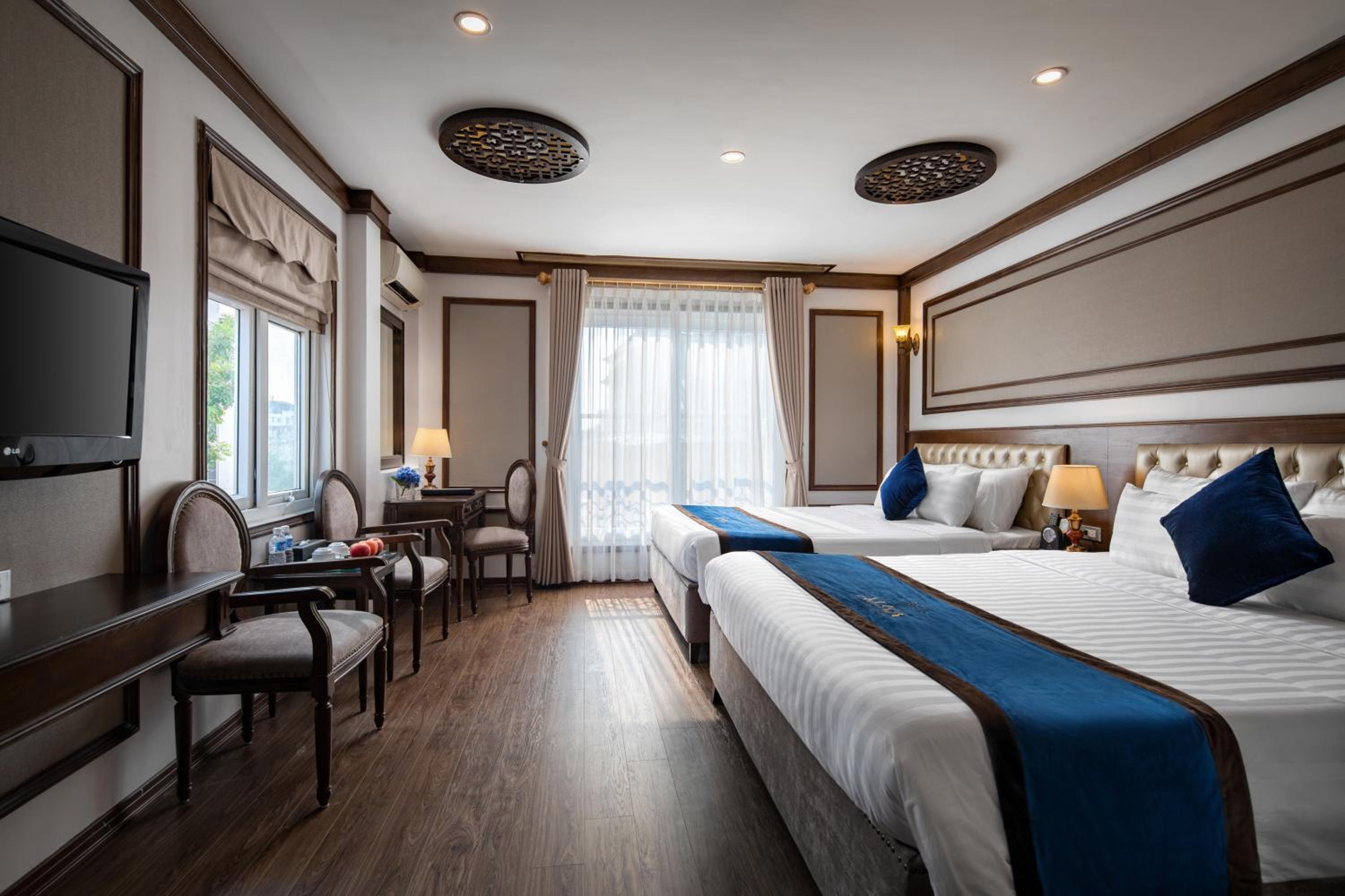 Room, Triple, City View