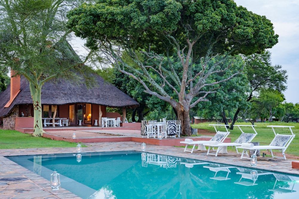 Zebras Crossing Private Game Lodge 24/27