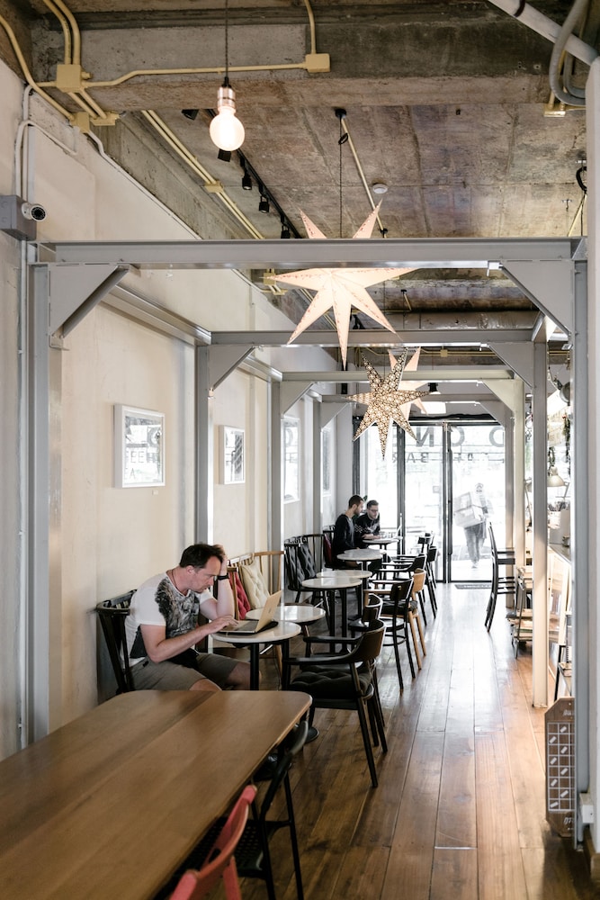 Good One Hostel & Cafe Bar 50/66