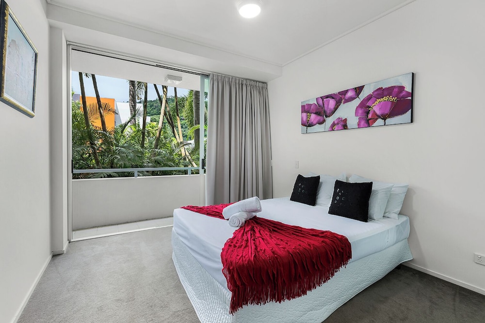 Peninsula Airlie Beach 16/50