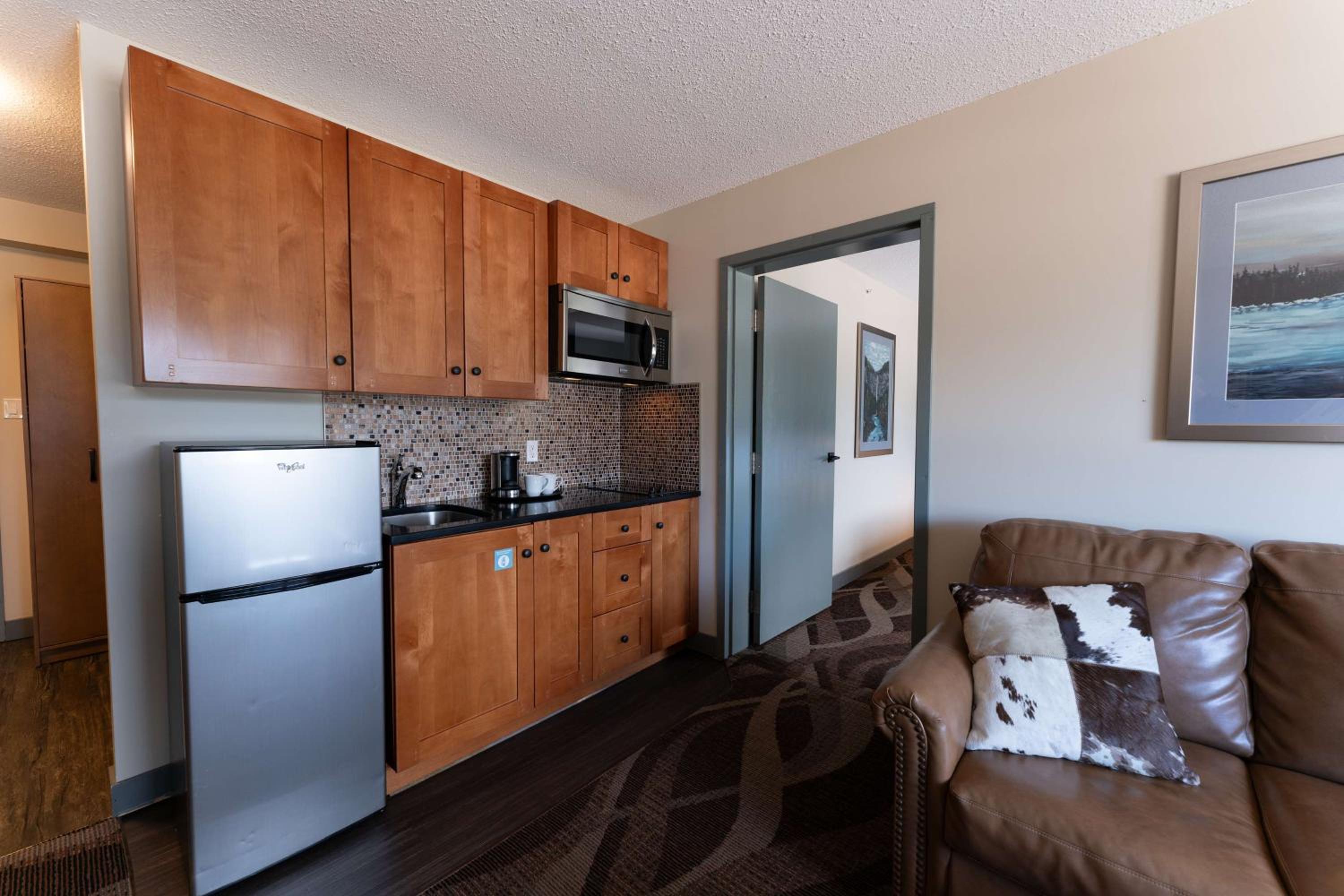 1 Bedroom, Suite, King Bed, Kitchenette, Prestige Hudson Bay Lodge & Conference Centre, WorldHotels 3/6