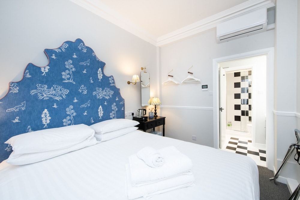 Americana Hotel 35/60