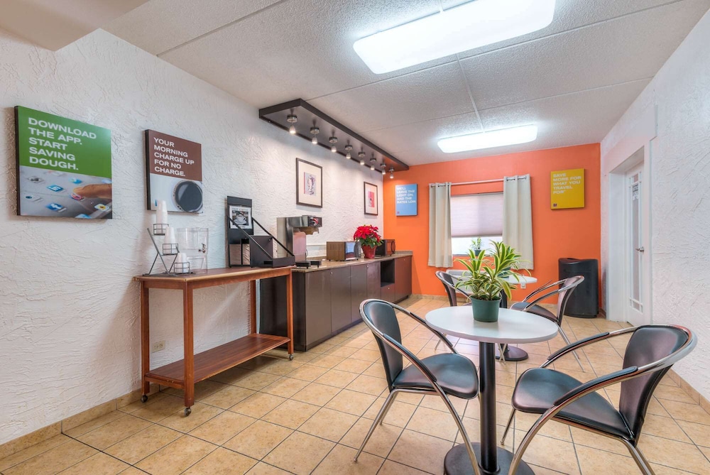 Motel6 Bridgeview, IL 12/64