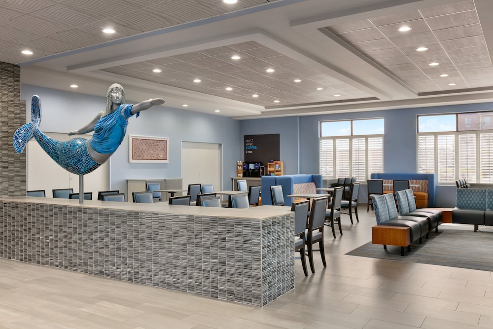 Holiday Inn Express Hotel And Suites Norfolk Airport 10/60