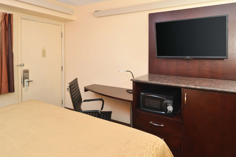 Americas Best Value Inn Pittsburgh Airport 27/36