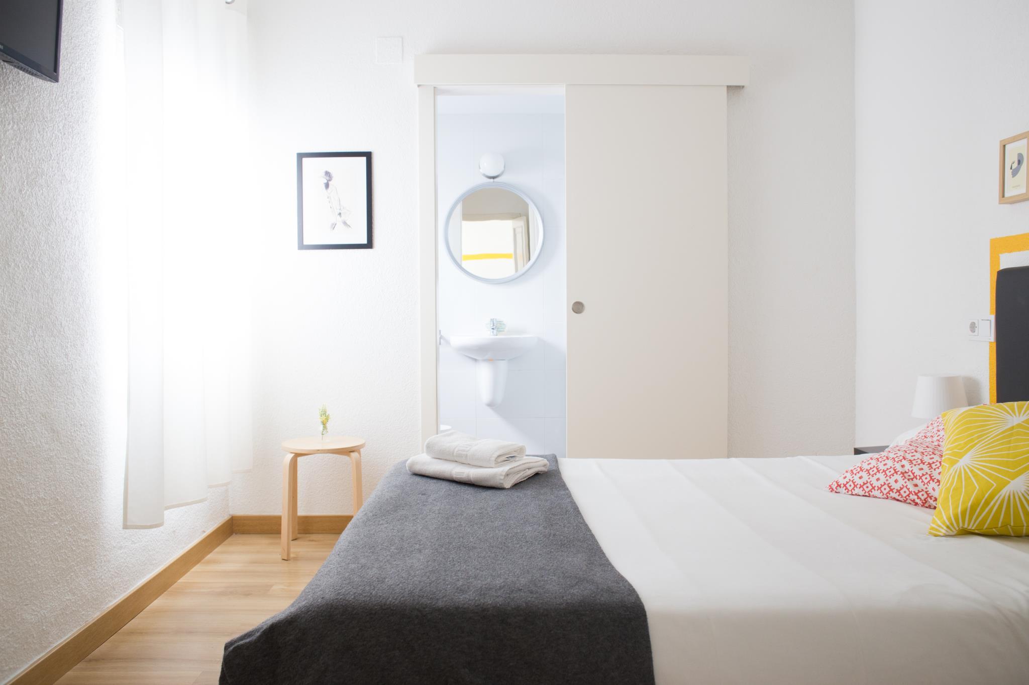 غرفة قياسية ثلاثية