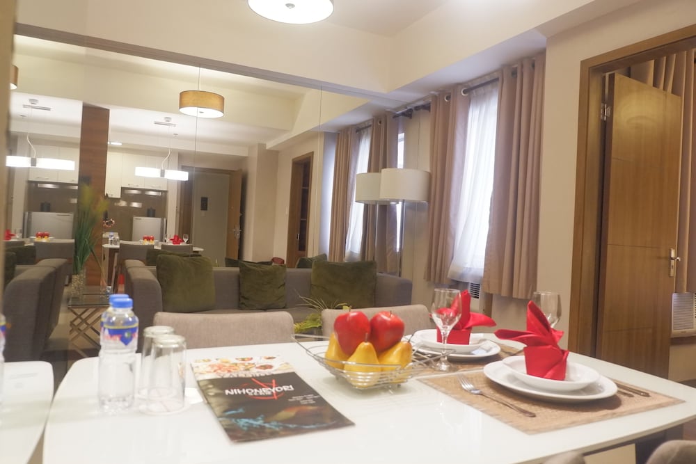 Valero Grand Suite By Swiss-Belhotel Makati 33/36