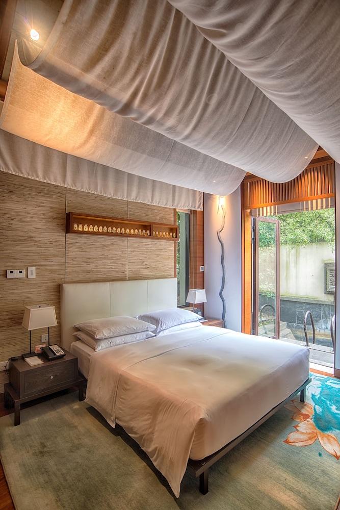 Spa, Suite, King Bed