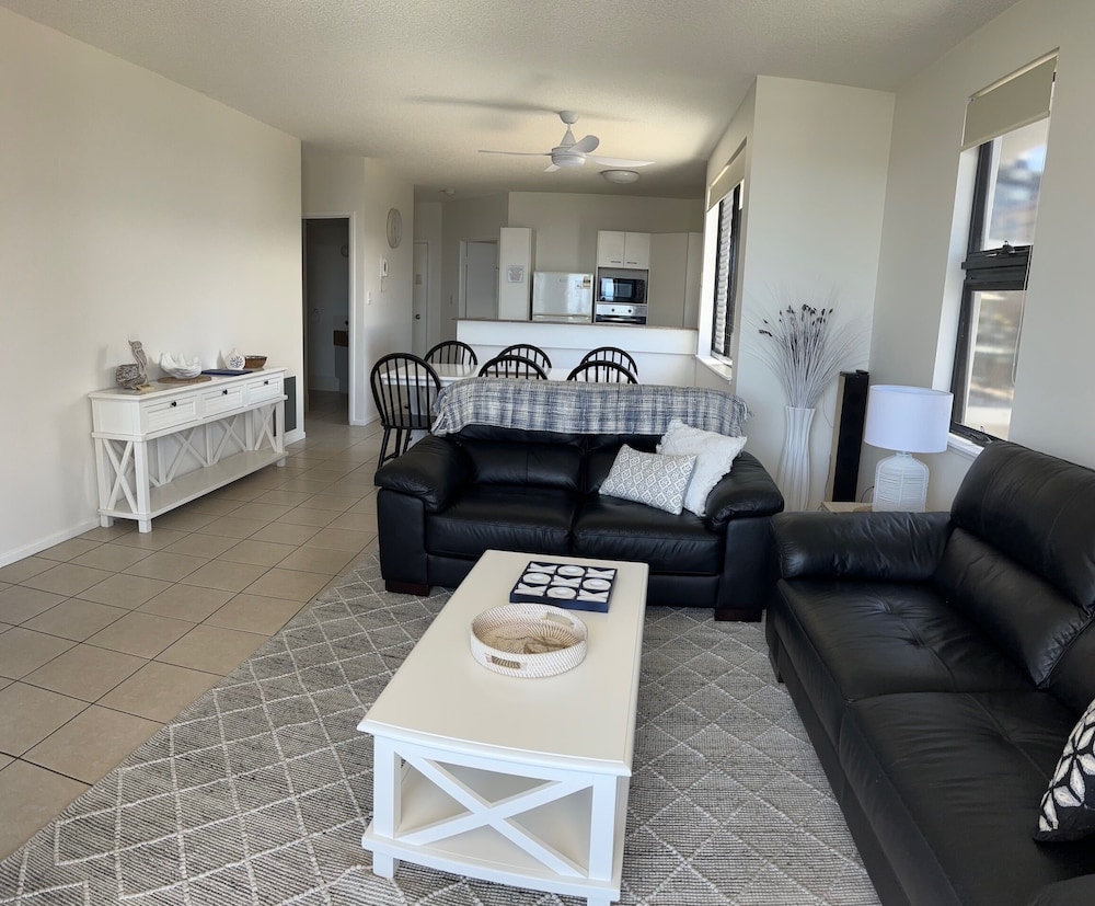 Kings Row Holiday Apartments 20/48