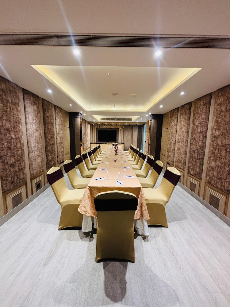 Regenta Inn Gurugram 46/50