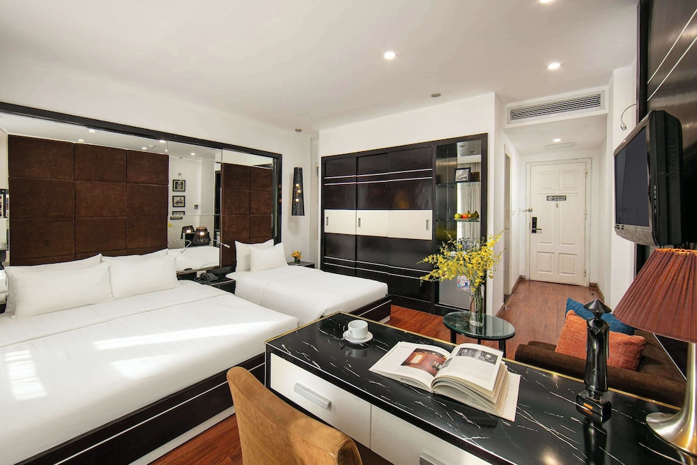 Golden Sun Moment Hotel 8/19