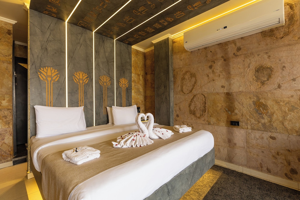Junior Suite, King Bed, Pyramids View, Balcony، Great Pyramid Inn 3/10
