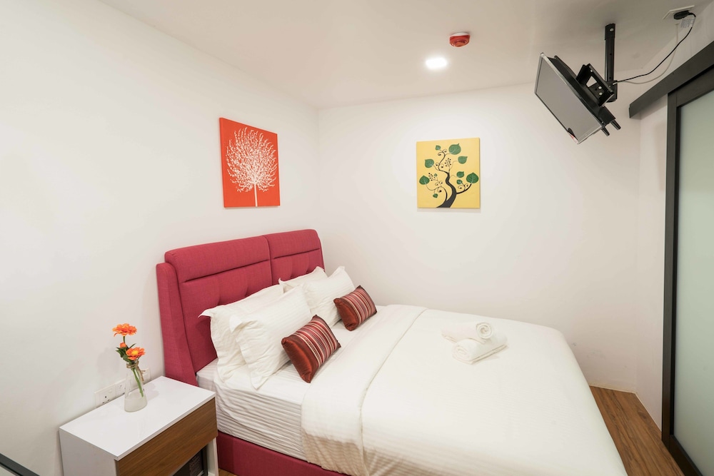 SUPERIOR, QUEEN BED, PRIVATE BATHROOM