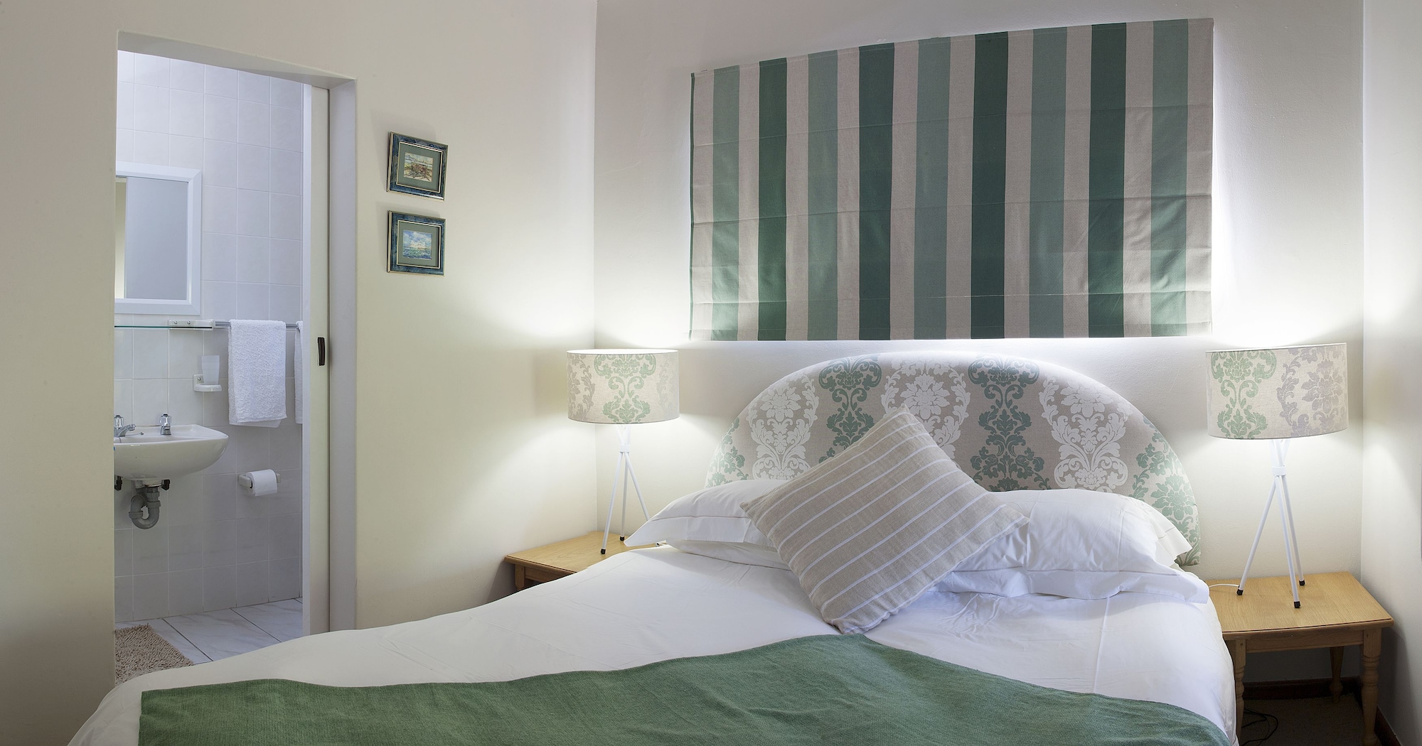 Garden, Courtyard, Superior, Queen Bed