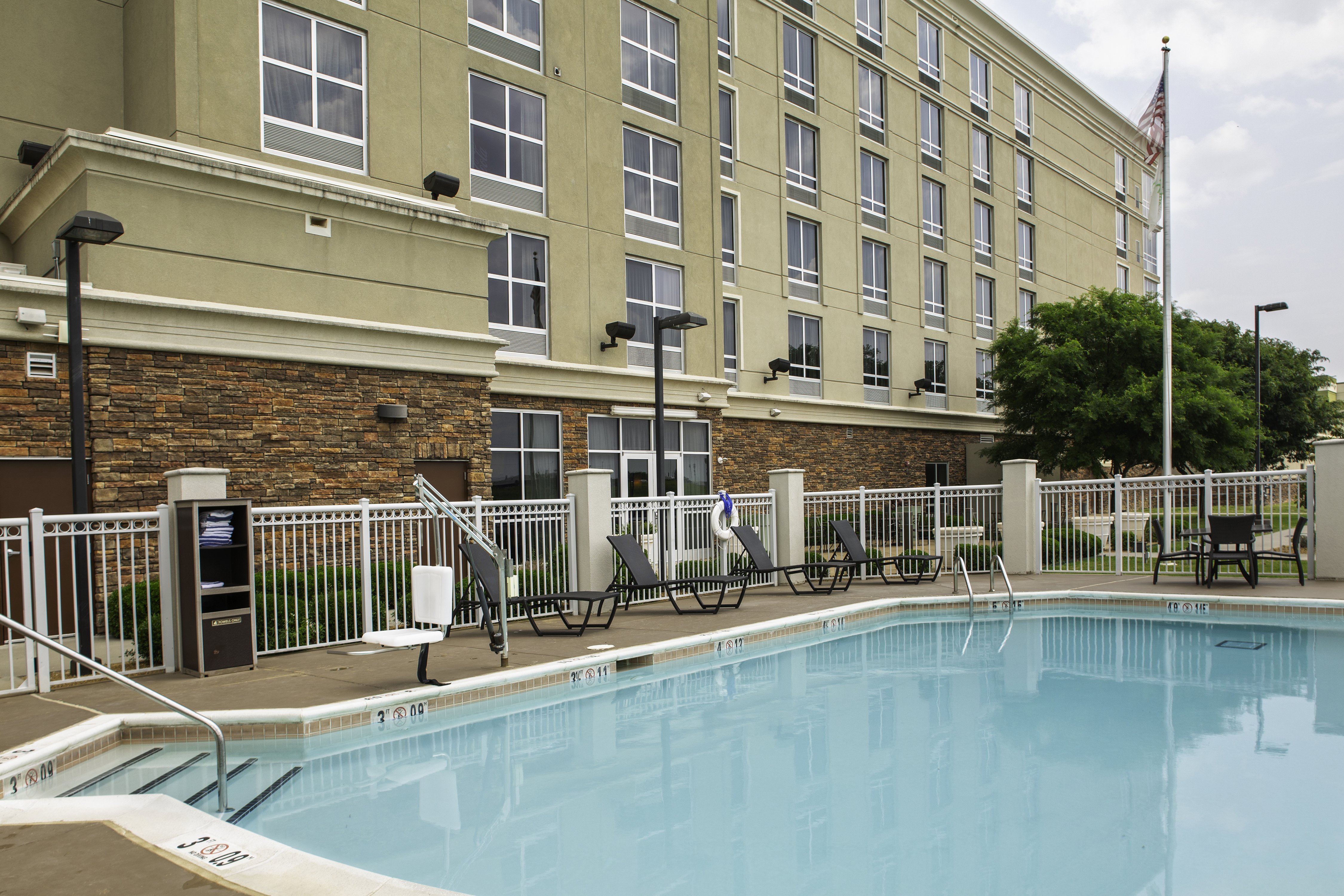 Holiday Inn Ardmore I 35 9/49