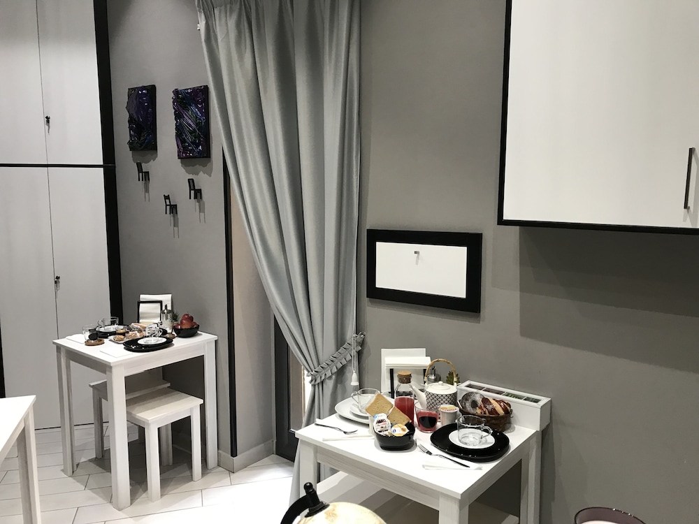 Parthenope Rooms 39/50