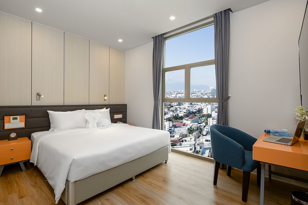SUPERIOR, DOUBLE BED, CITY VIEW