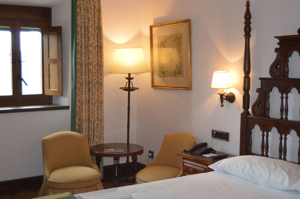 Parador De Gredos 12/49