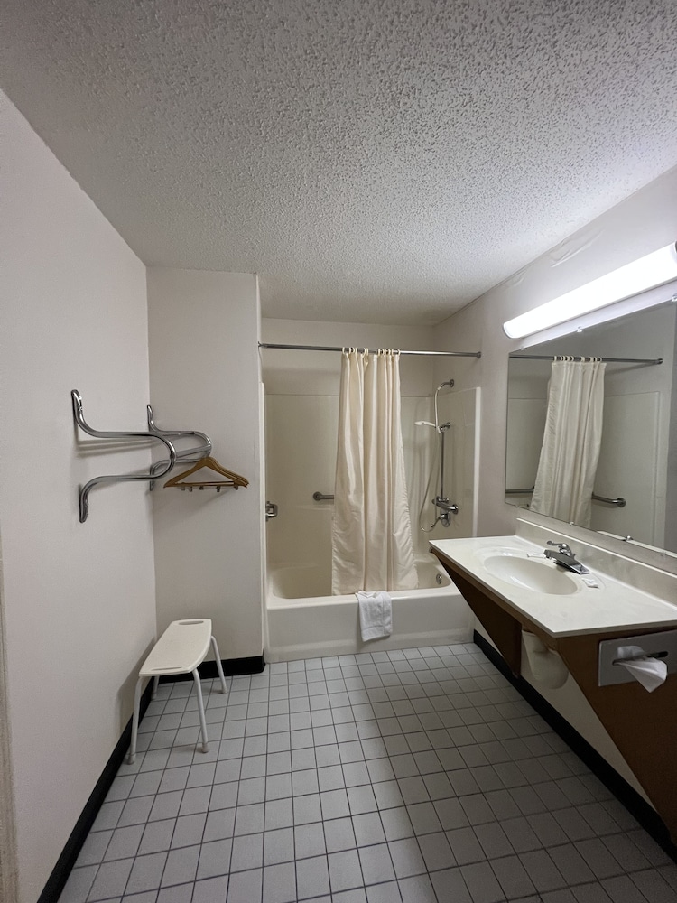 Garden Inn & Suites 27/53