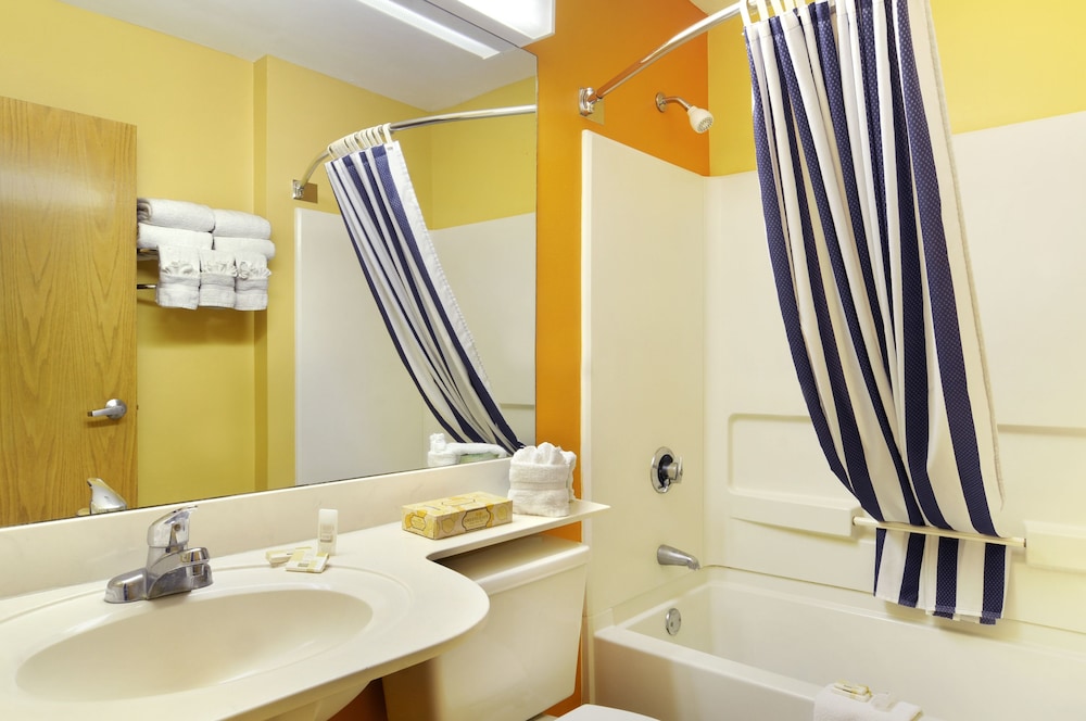 Hometown Inn Suites Jacksonville Butler Blvd Southpoint 37/39