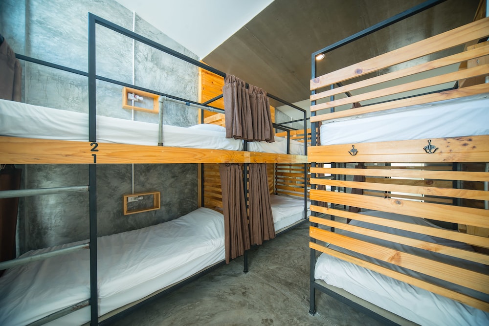 MIXED DORM, 8 BEDS