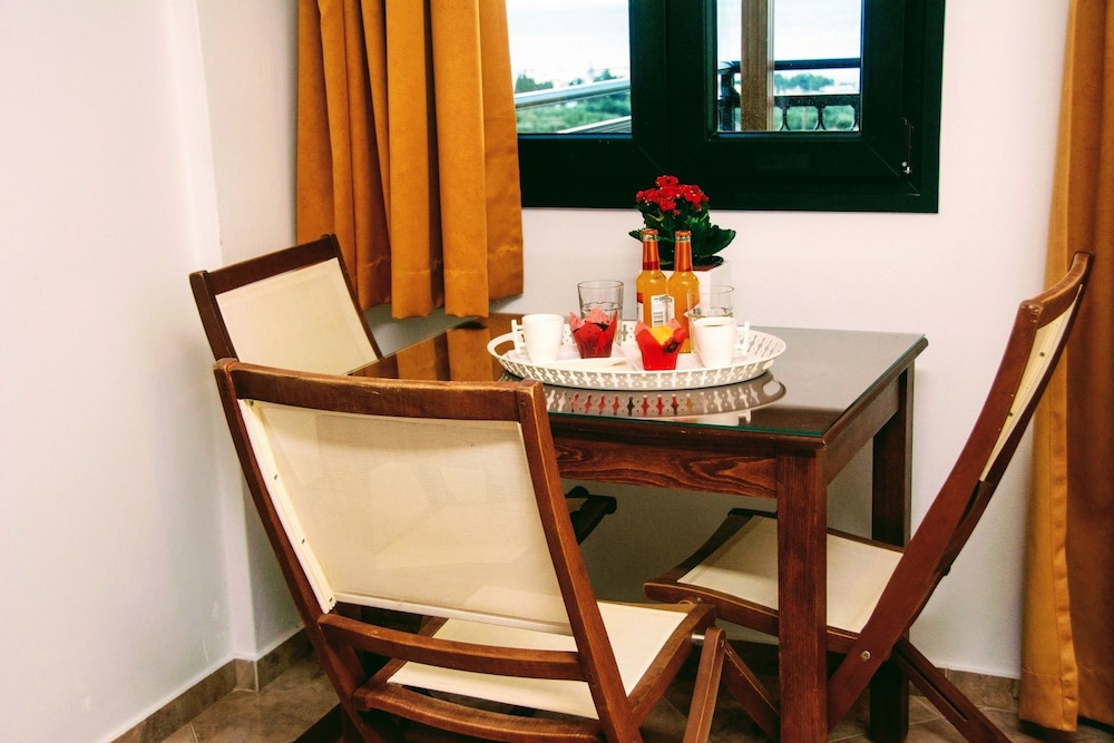 Hotel Ippolity Village 51/71