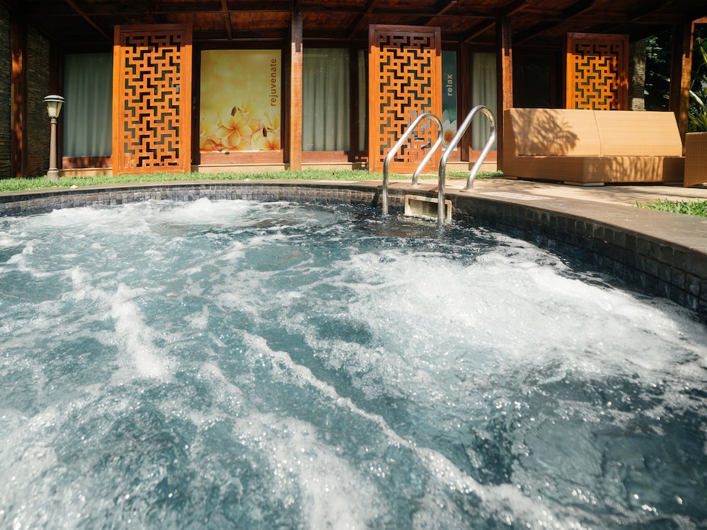Acron Waterfront Resort 47/80