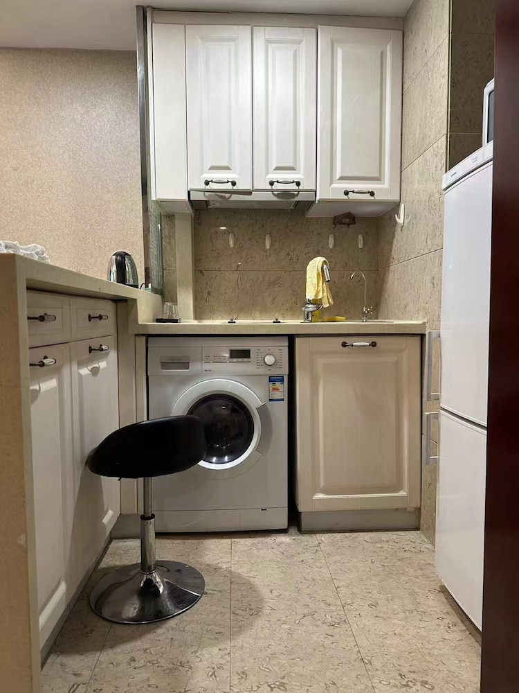 Shanghai ZiYuan Service Apartment 11/61