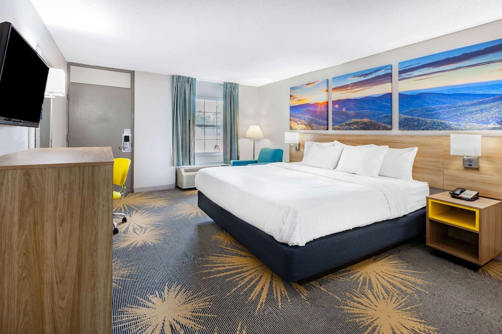 Days Inn By Wyndham Roanoke Near I-81 17/47
