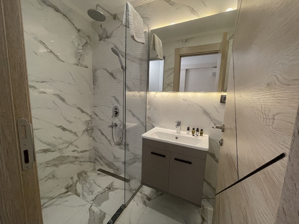 Le Luxe Suites Hotel & Spa 46/50