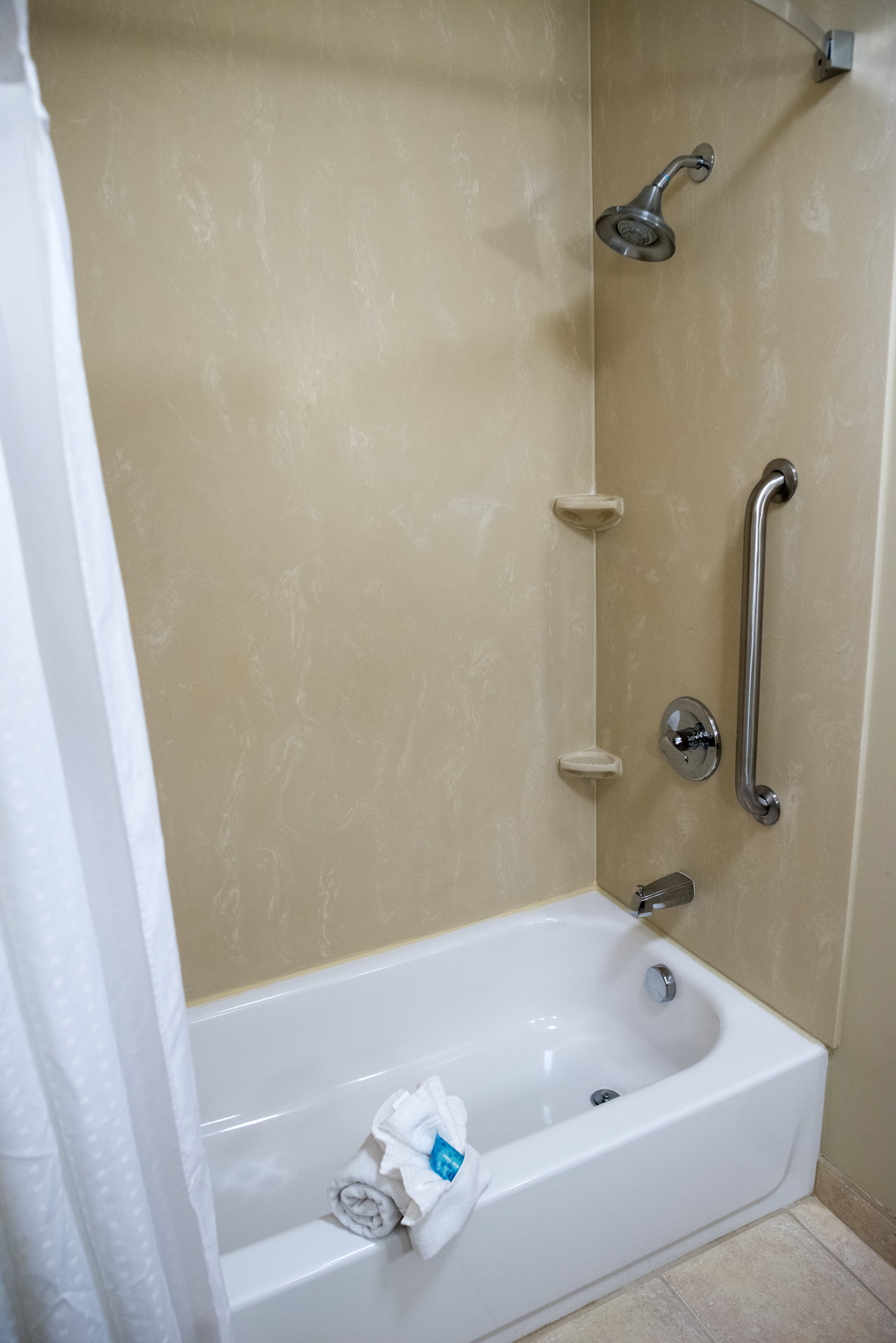 HOLIDAY INN EXPRESS HOTEL & SUITES ALBERT LEA - I-35 55/59