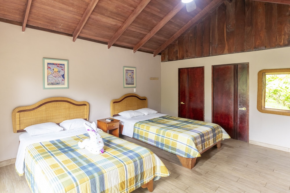 Bungalow, 2 Double Beds, Garden View