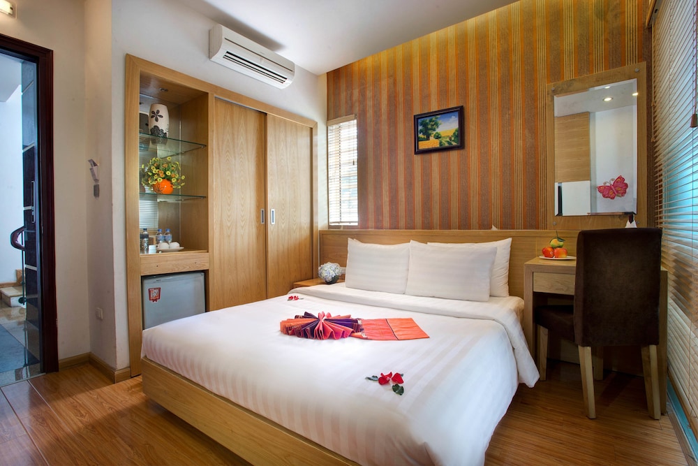 Tu Linh Palace Hotel 10/25