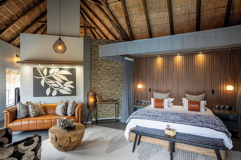 LUXURY, DOUBLE OR TWIN BED