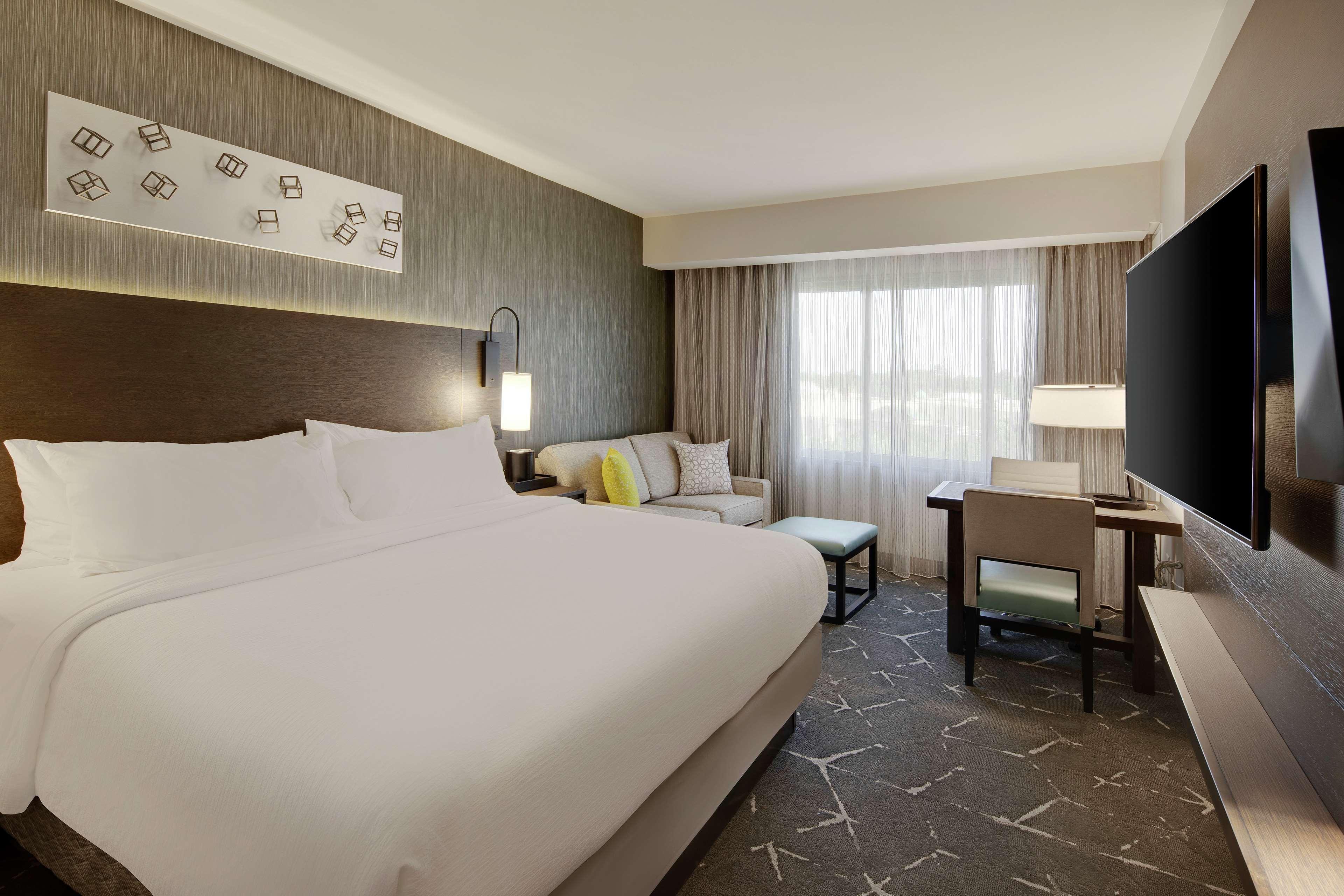 1 BEDROOM, STUDIO, KING BED