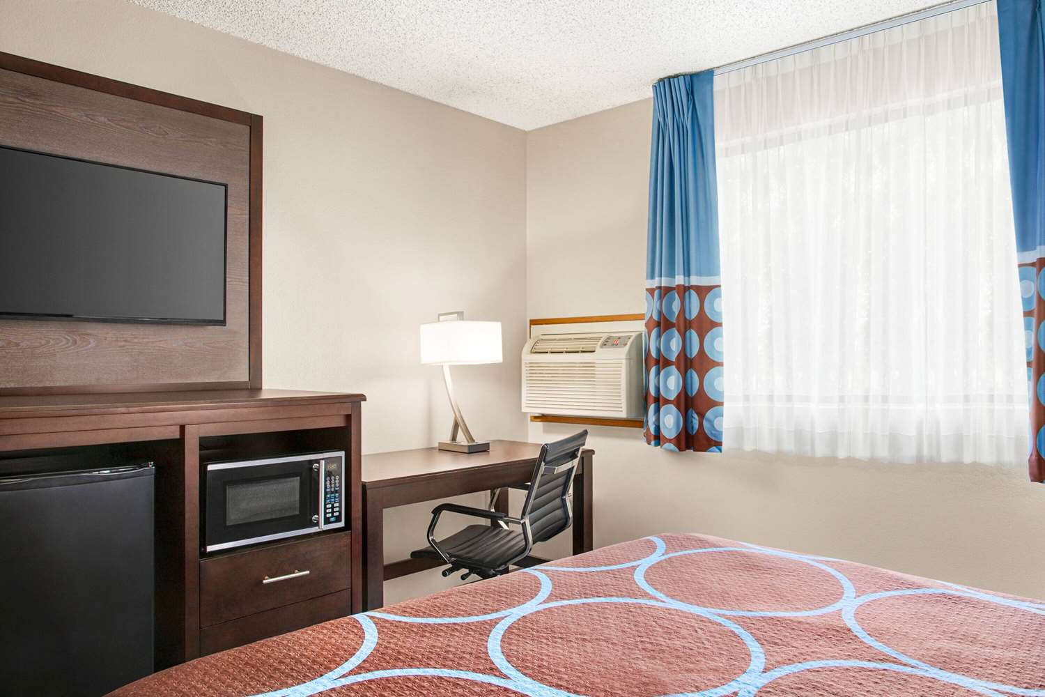 Super 8 by Wyndham Lenexa Overland Park/Mall Area 57/70